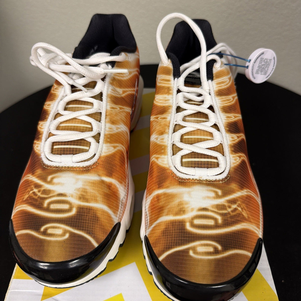 "Light Photography - Sport Red" Nike Air Max Plus OG DZ3531-600 Size 9 SAMPLE - product image from the listing.