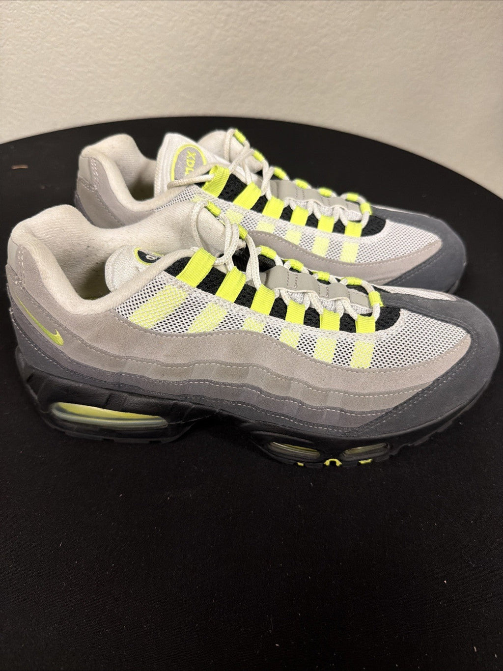 Men's Nike Air Max 95 OG Neon 2015 Size 9 Black/Grey/Green 554970-071 - product image from the listing.