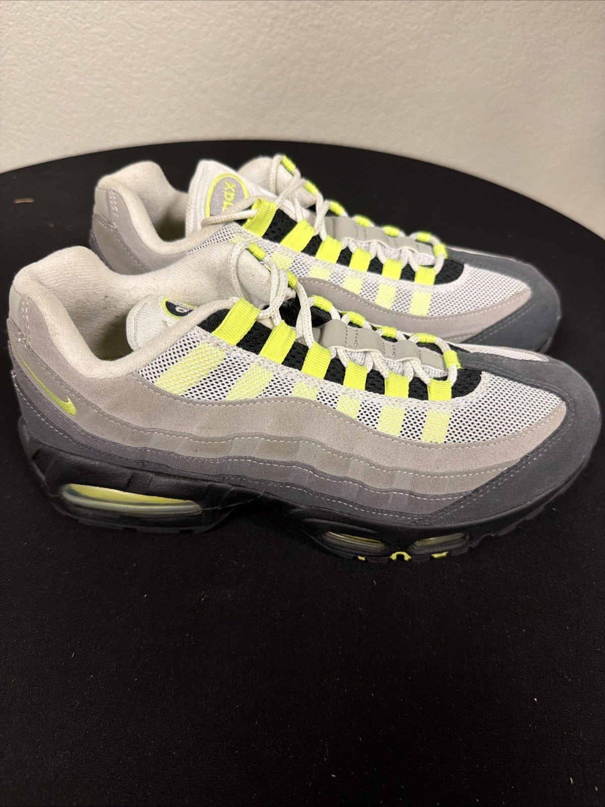 Men's Nike Air Max 95 OG Neon 2015 Size 9 Black/Grey/Green 554970-071 - product image from the listing.