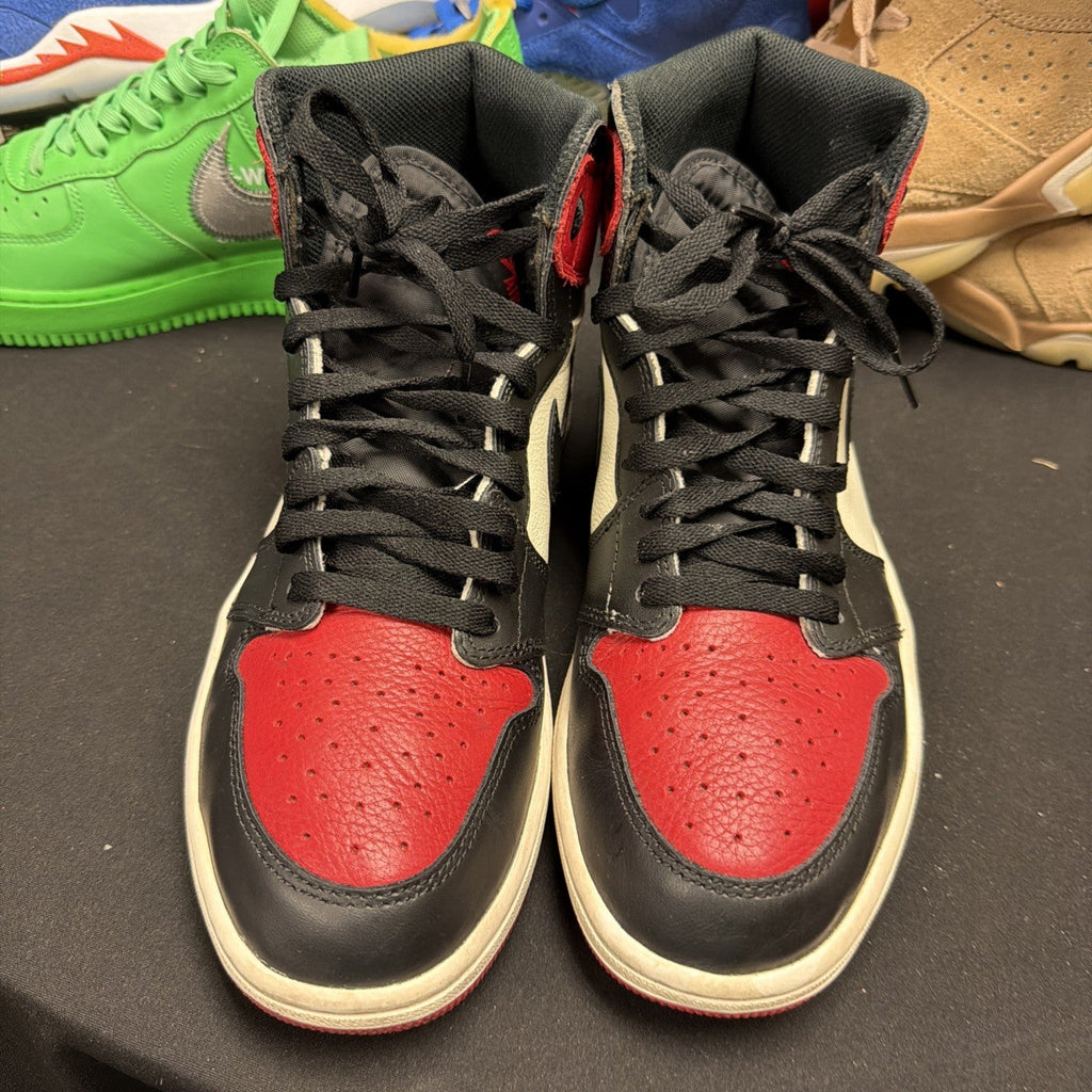 Men's Jordan 1 Bred Toe Retro High OG Size 9.5 Red Sneakers 2018 555088-610 (272 - product image from the listing.