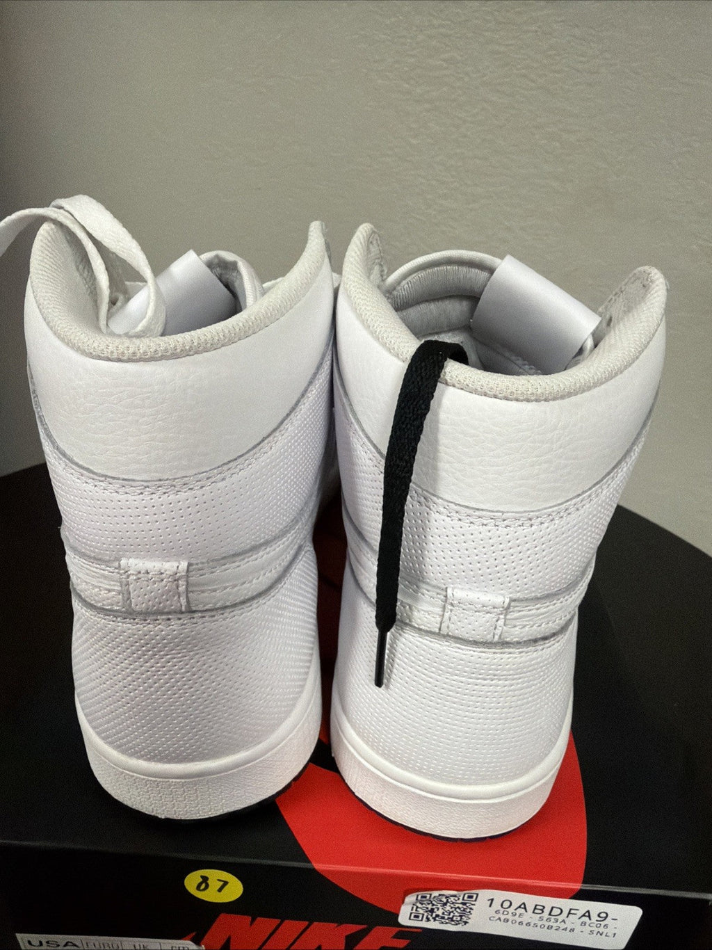 Men's Nike Air Jordan 1 2017 High White Perforated Size 12 555088-100 - product image from the listing.