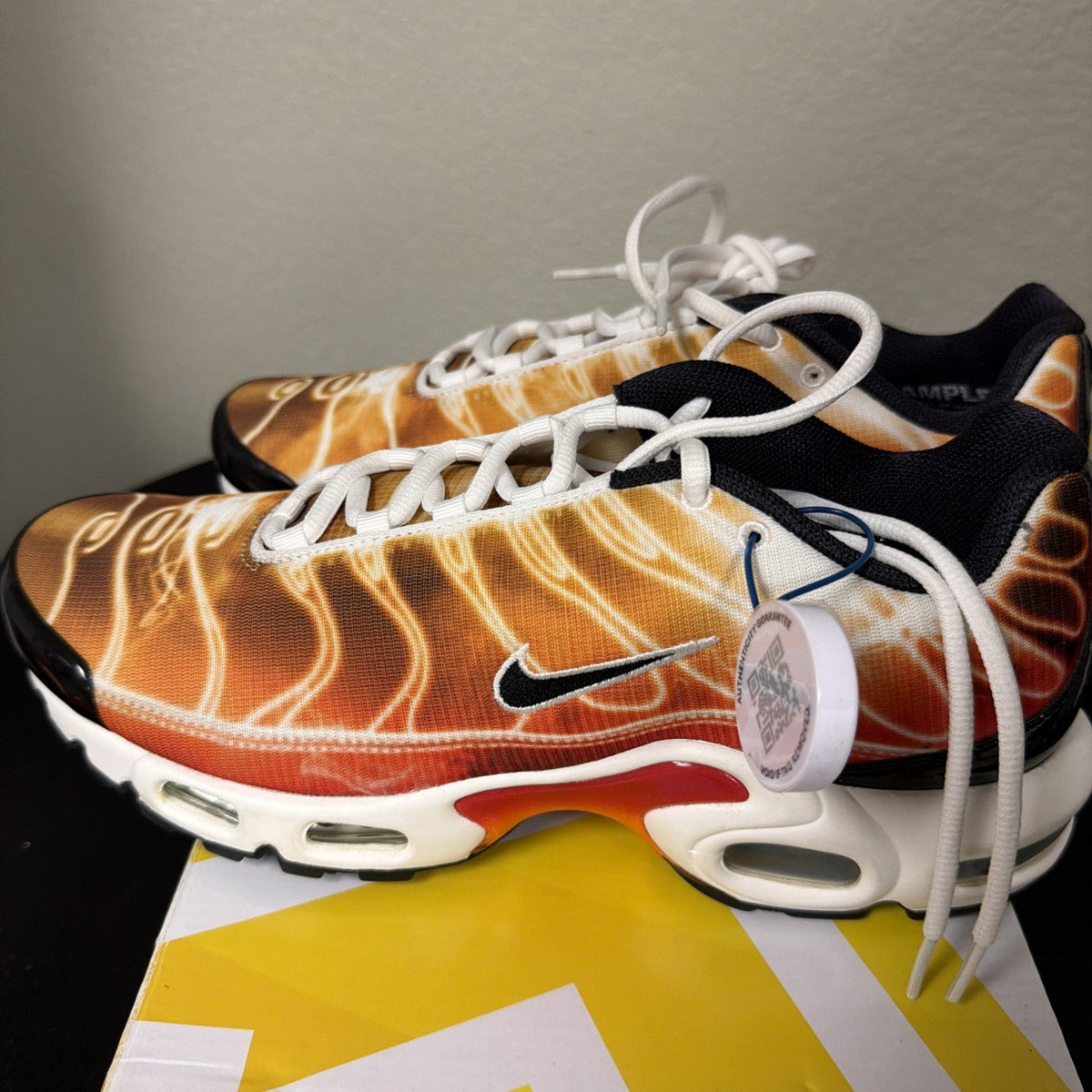 "Light Photography - Sport Red" Nike Air Max Plus OG DZ3531-600 Size 9 SAMPLE - product image from the listing.