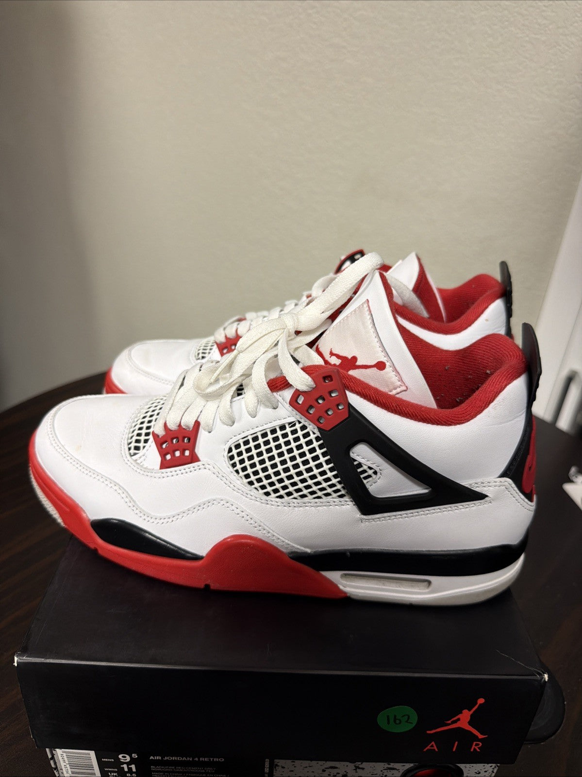 Jordan 4 Retro OG Mid Bred 2019 - Size 9.5 - product image from the listing.