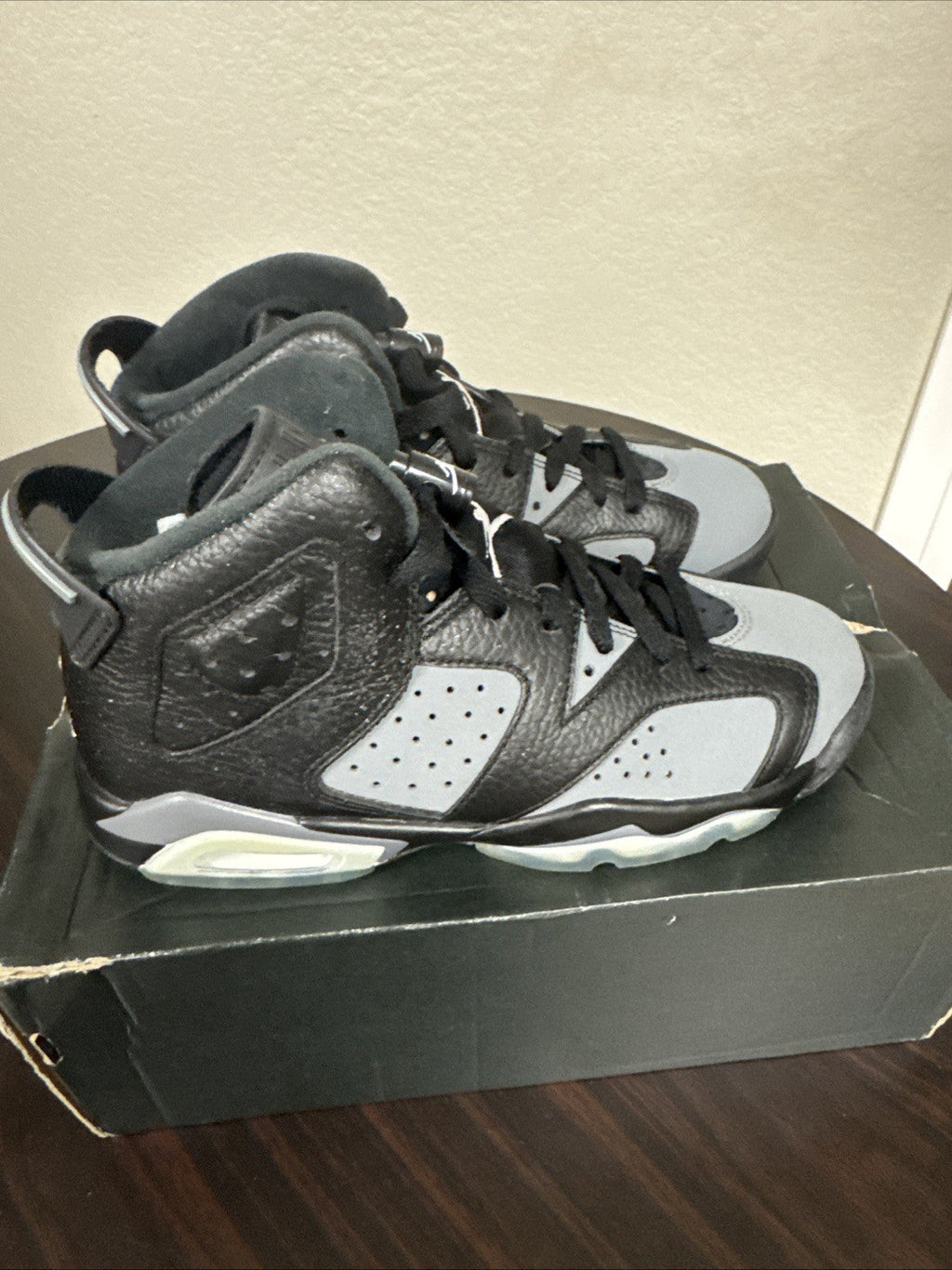 Air Jordan Retro 6 Gs Black Cool Greys - Size 5Y - product image from the listing.