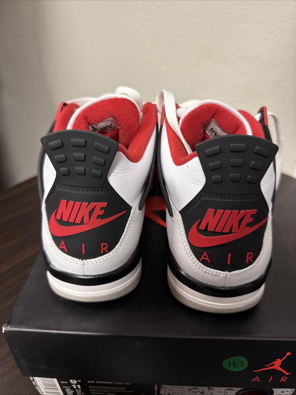 Jordan 4 Retro OG Mid Bred 2019 - Size 9.5 - product image from the listing.
