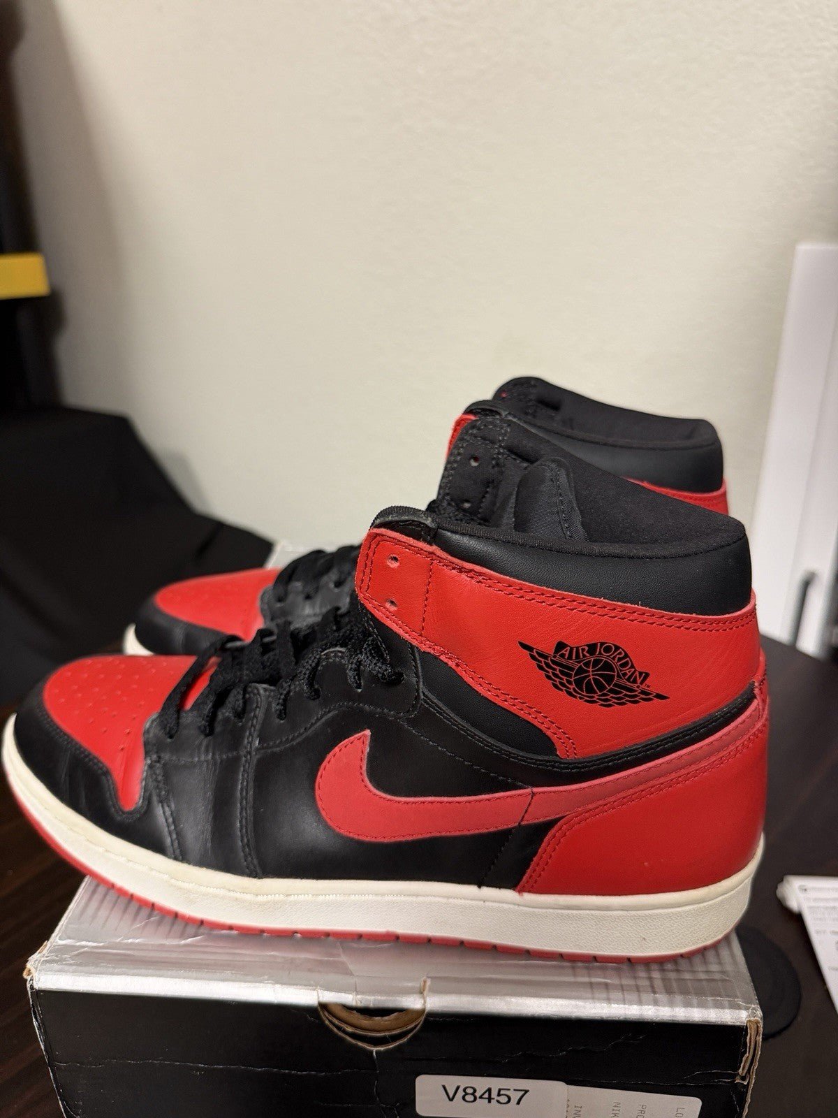 Air Jordan 1 Retro 2001 Bred VNDS - Size 12 - product image from the listing.