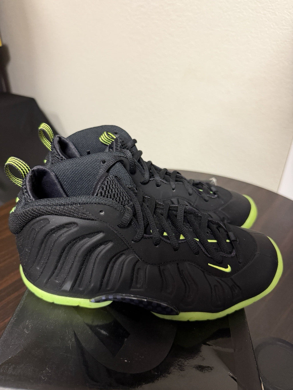 Women's Nike Little Posite One (gs) Black Volt 4.5 Y fits 7 Foamposite - product image from the listing.