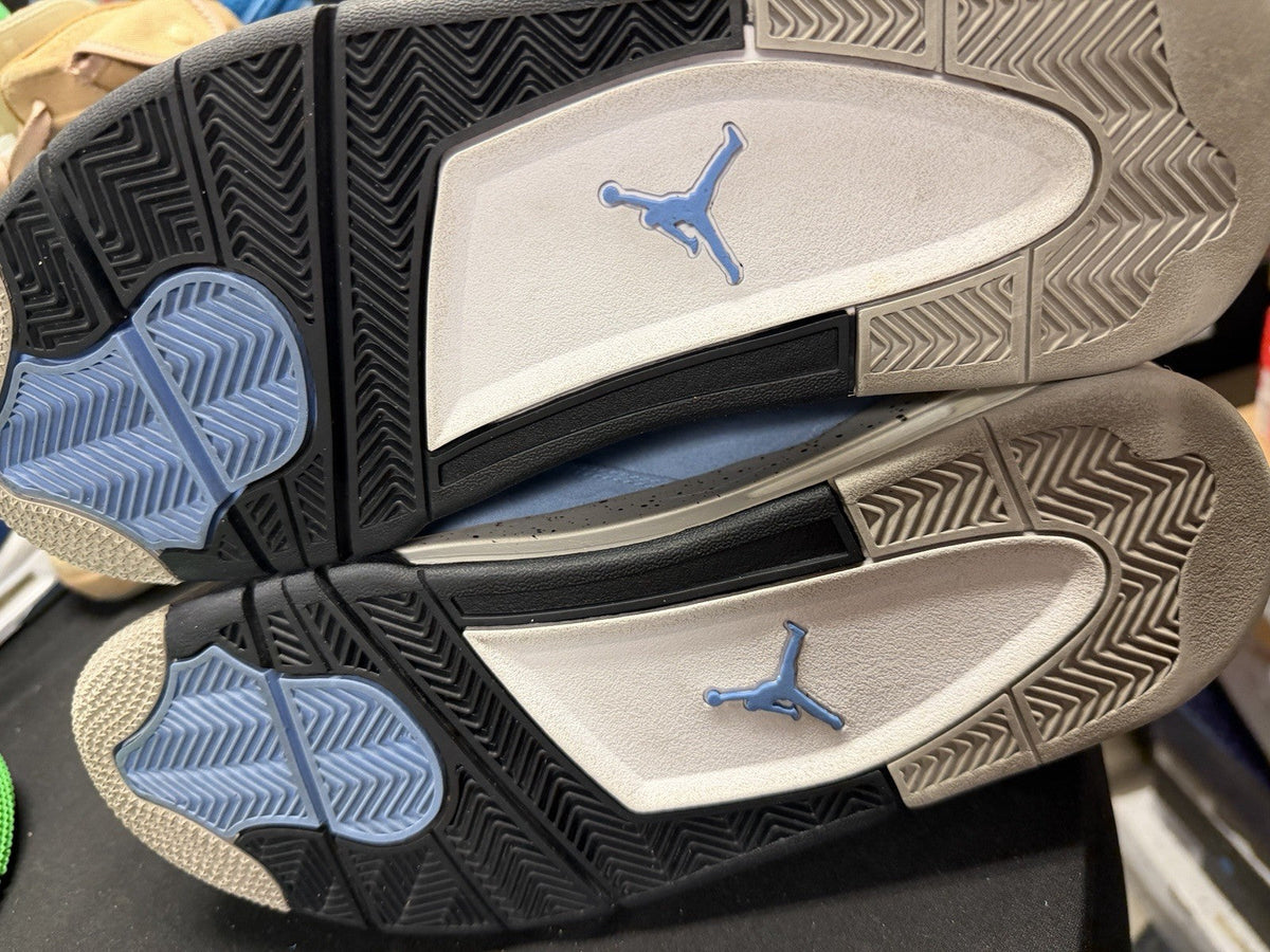 Jordan 4 Retro Mid University Blue - Size 11 - product image from the listing.