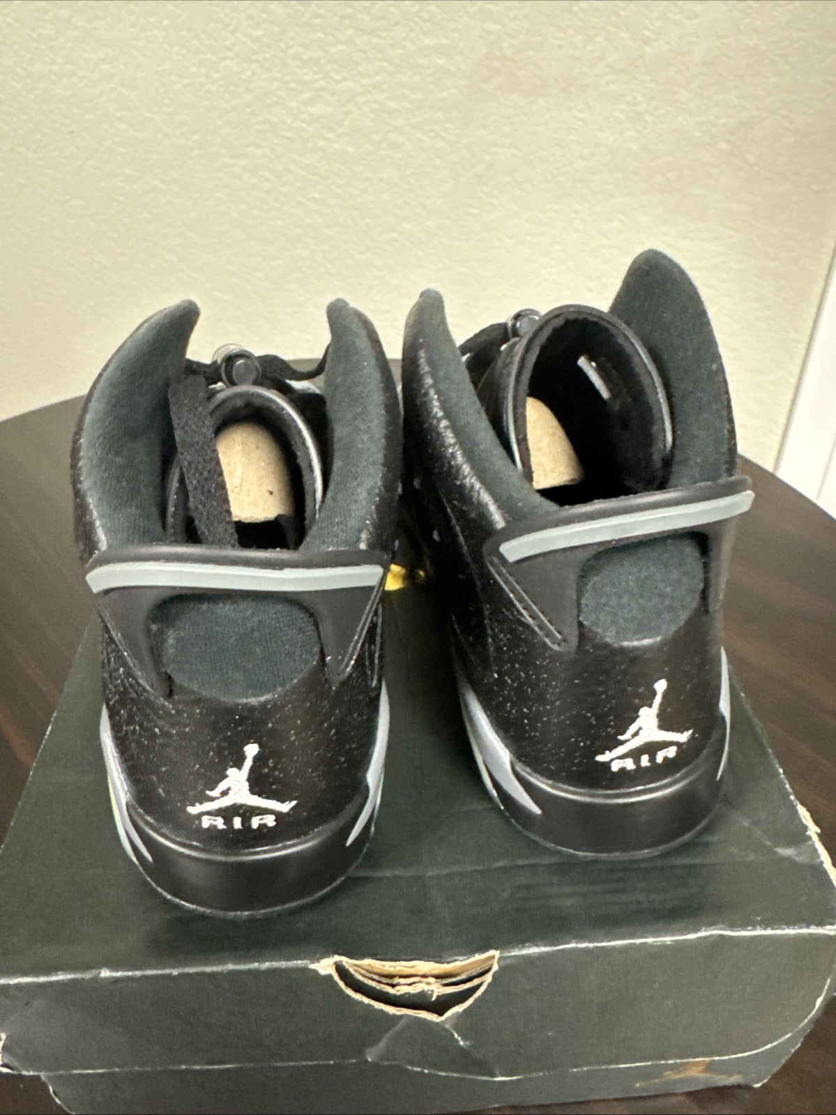 Air Jordan Retro 6 Gs Black Cool Greys - Size 5Y - product image from the listing.