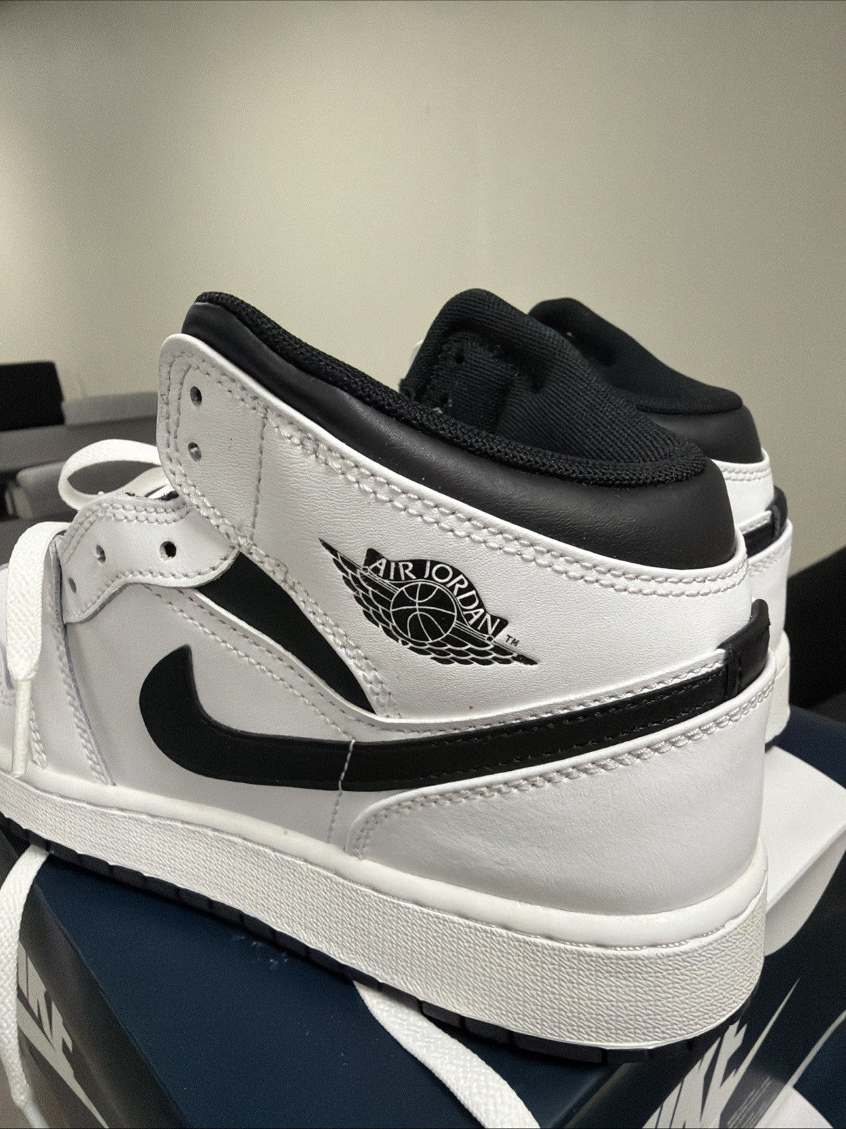 Nike Air Jordan 1 Mid Reverse Panda White Black DQ8423-132 YOUTH Size 6.5 - product image from the listing.