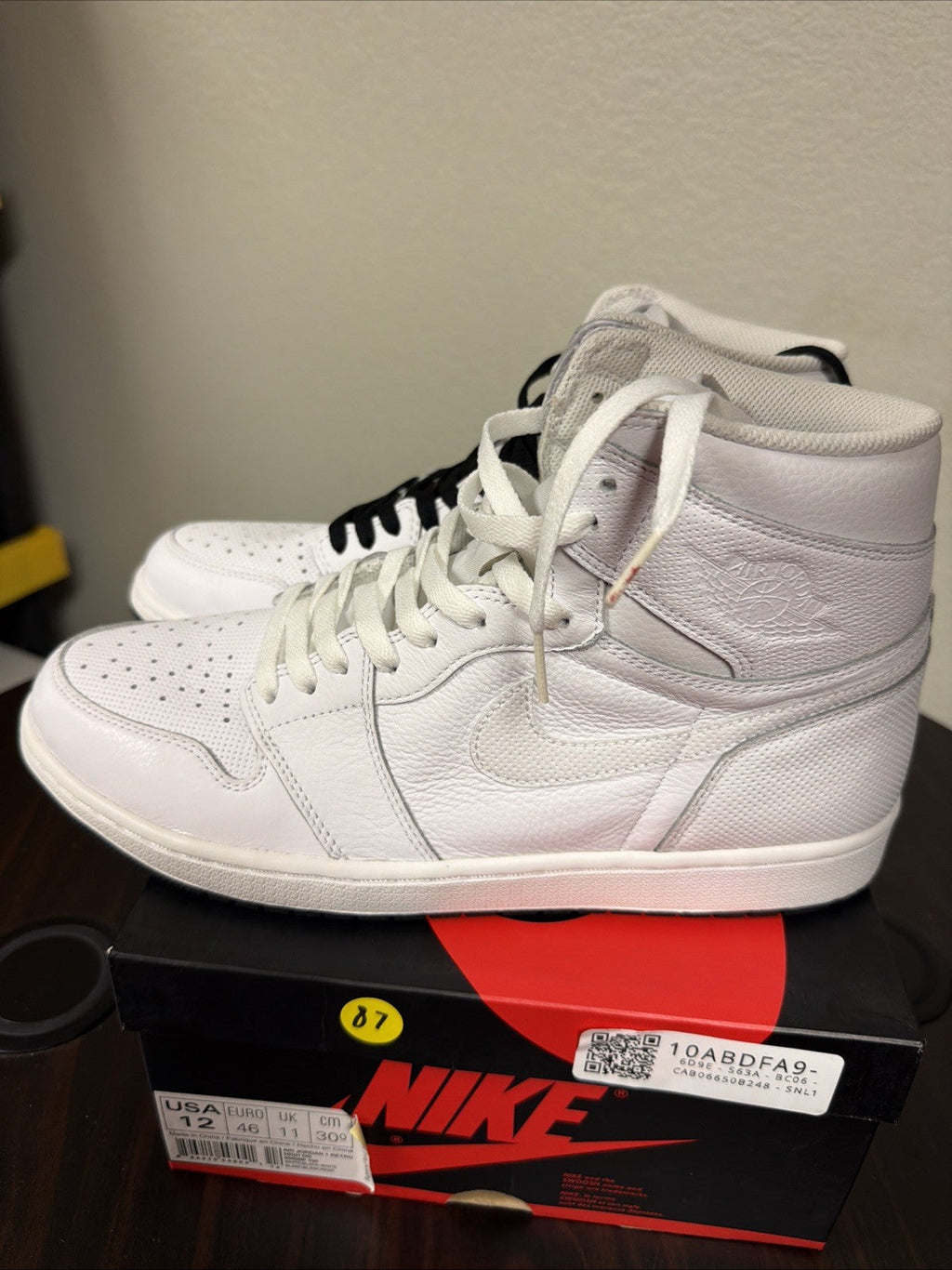 Men's Nike Air Jordan 1 2017 High White Perforated Size 12 555088-100 - product image from the listing.
