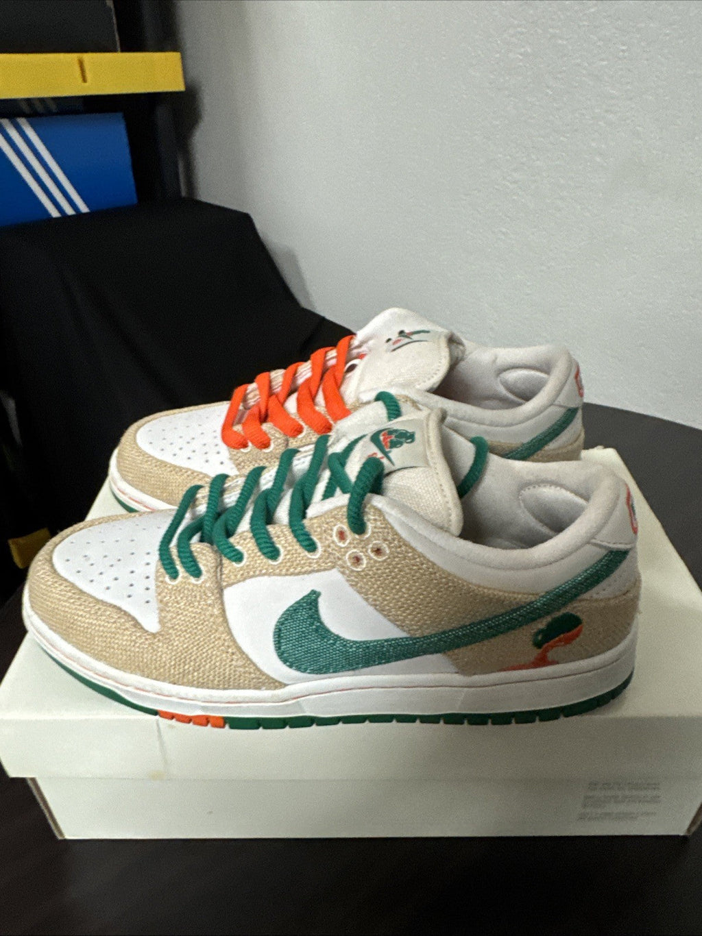 Men's Size 7 Nike SB Dunk Low Jarritos Pre Owned FD0860-001 - product image from the listing.