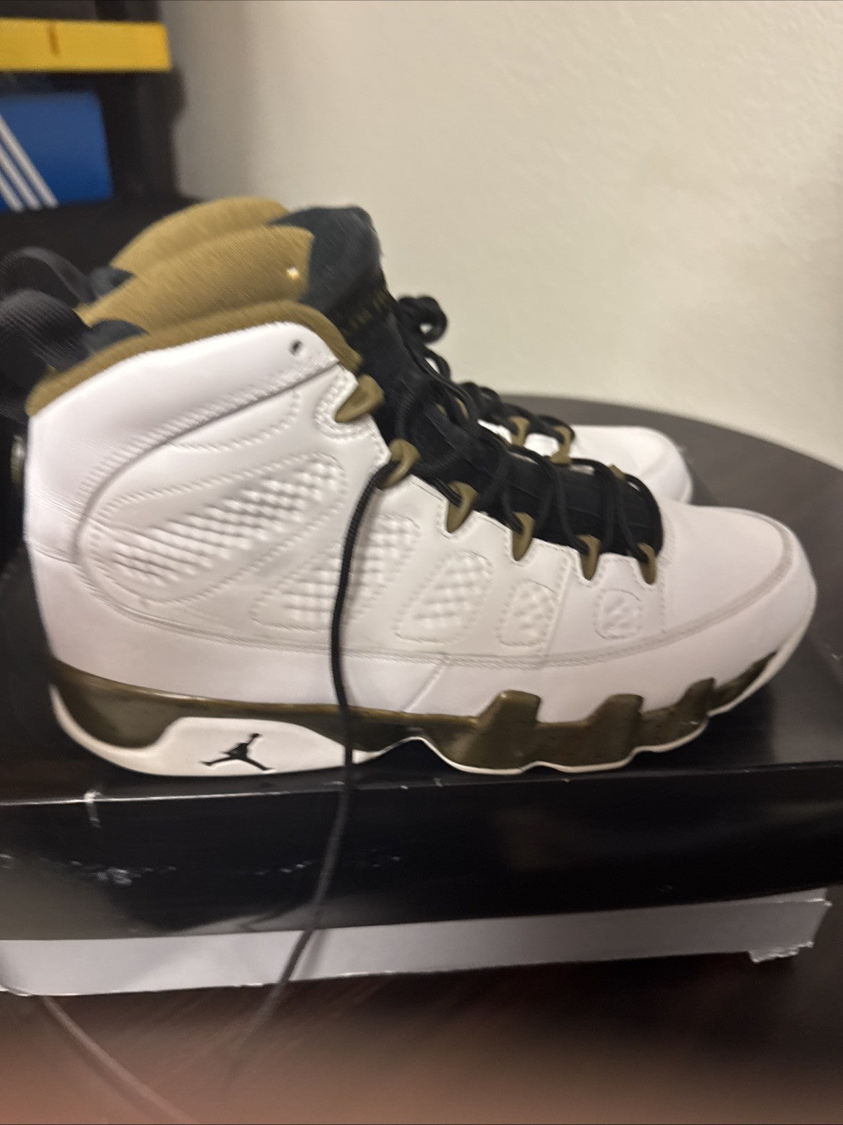 Air Jordan 9 Retro Statue - Size 9.5 - product image from the listing.