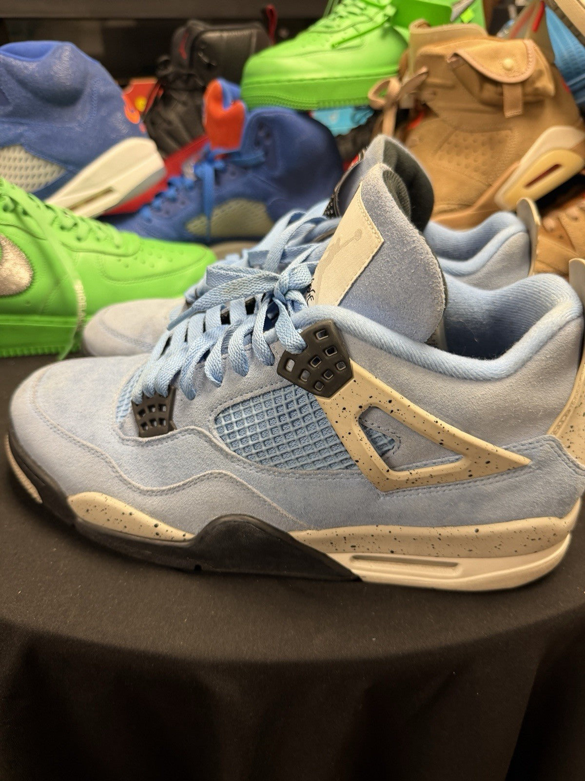 Jordan 4 Retro Mid University Blue - Size 11 - product image from the listing.