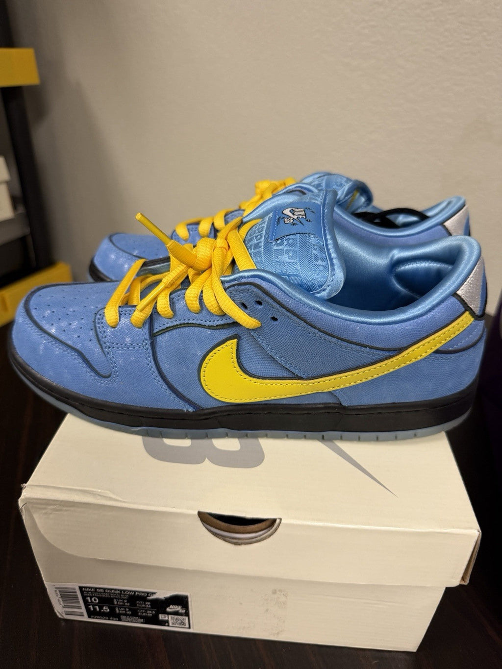 Men's Size 10 - The Powerpuff Girls x Nike Dunk Low Pro SB QS Bubbles Shoes - product image from the listing.