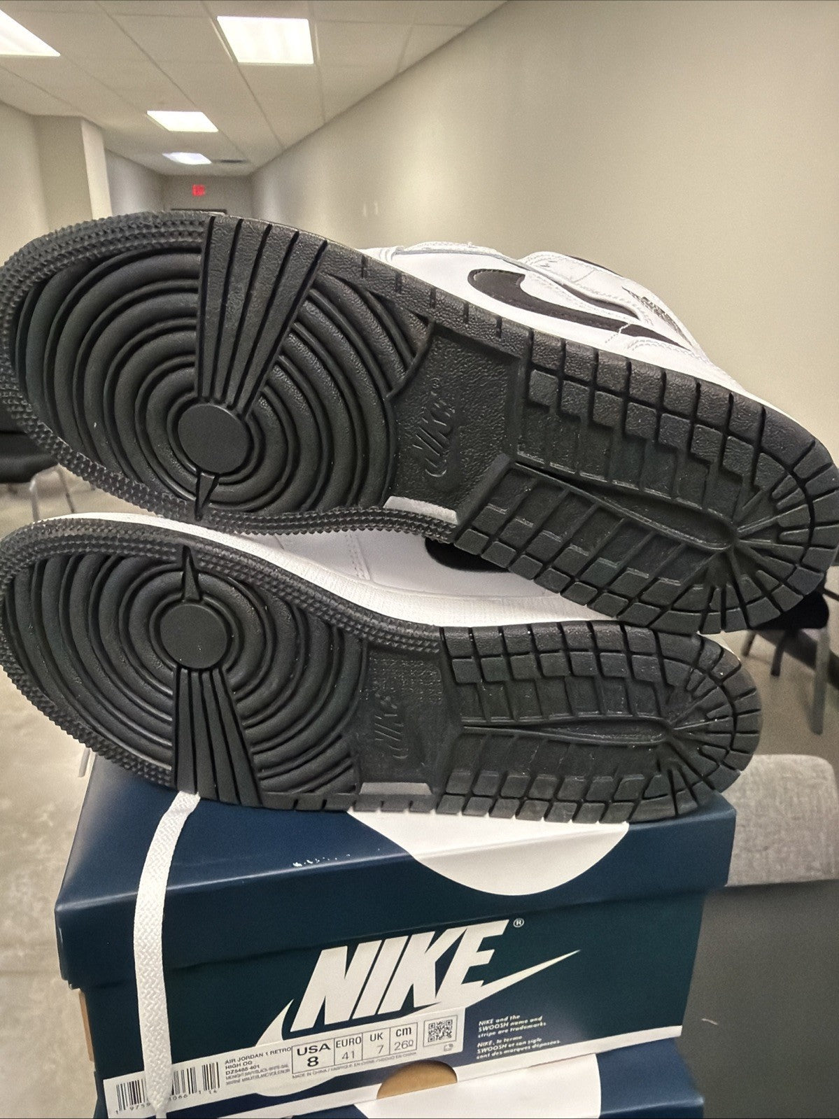Nike Air Jordan 1 Mid Reverse Panda White Black DQ8423-132 YOUTH Size 6.5 - product image from the listing.