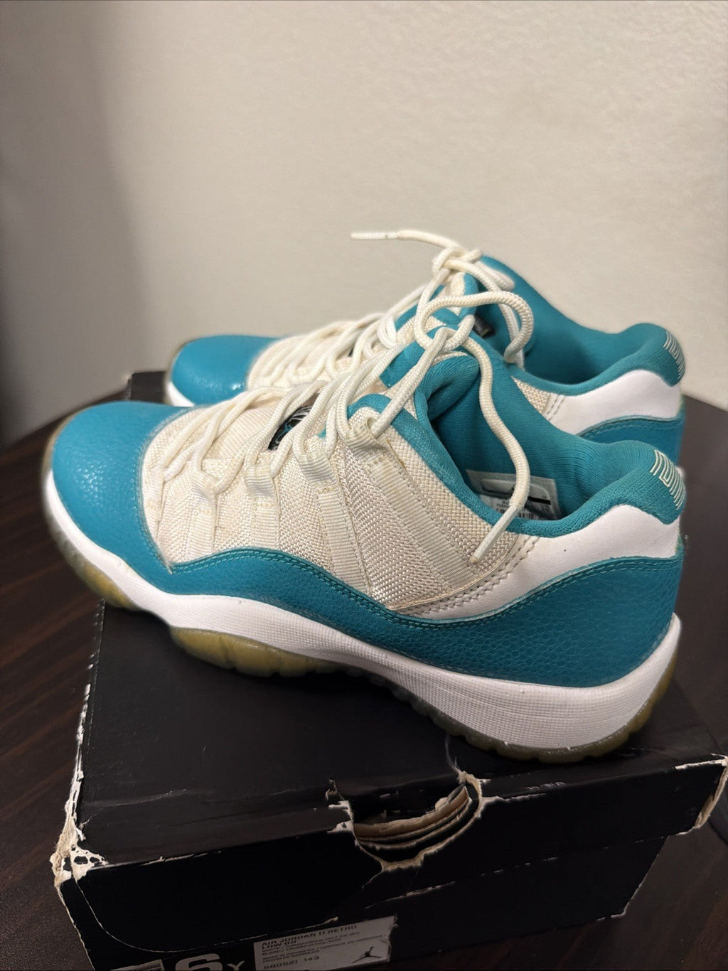 Girls' Nike Air Jordan XI 11 Low Aqua Turbo Green Retro GG 2014 Size 6Y - product image from the listing.