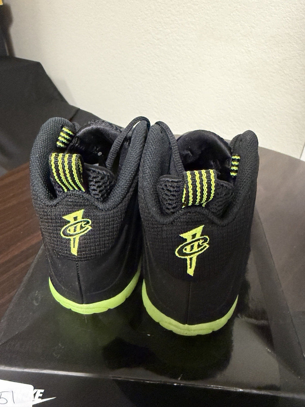 Women's Nike Little Posite One (gs) Black Volt 4.5 Y fits 7 Foamposite - product image from the listing.