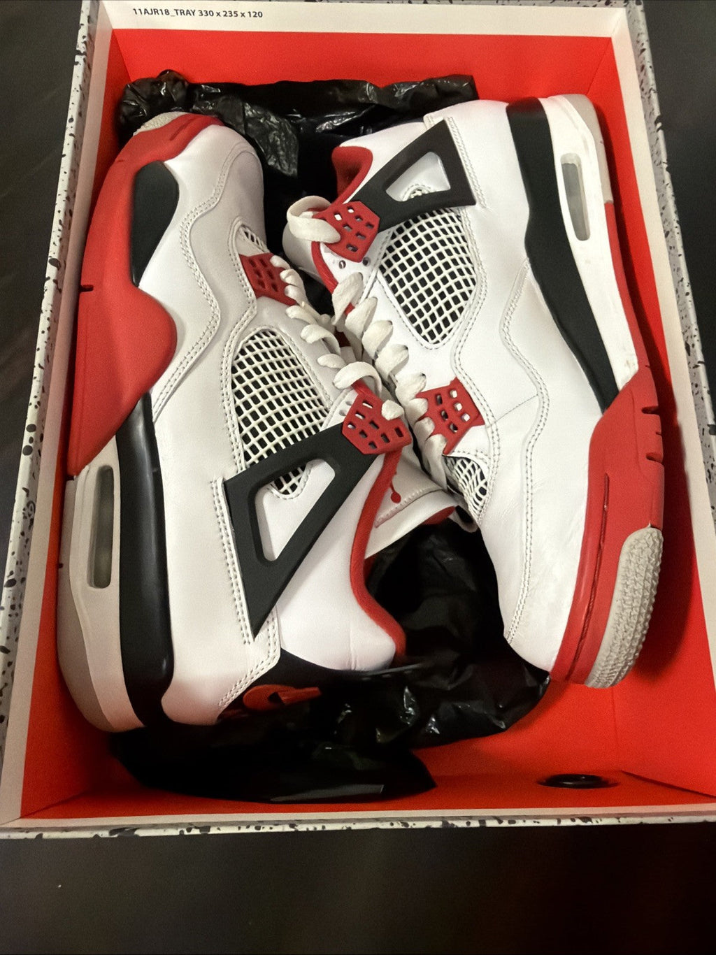 Jordan 4 Retro OG Mid Bred 2019 - Size 9.5 - product image from the listing.