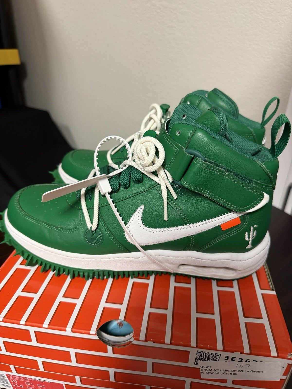 Off-White x Nike Air Force 1 SP Leather Mid Pine Green - Size 10 - product image from the listing.