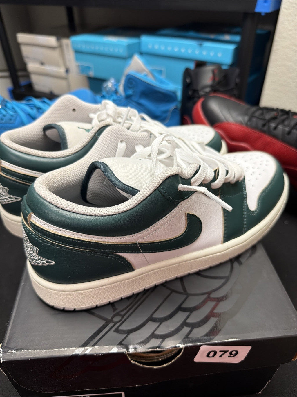 jordan 1 low SE oxidized green size 9.5 Used FQ7687-300 for Men - product image from the listing.