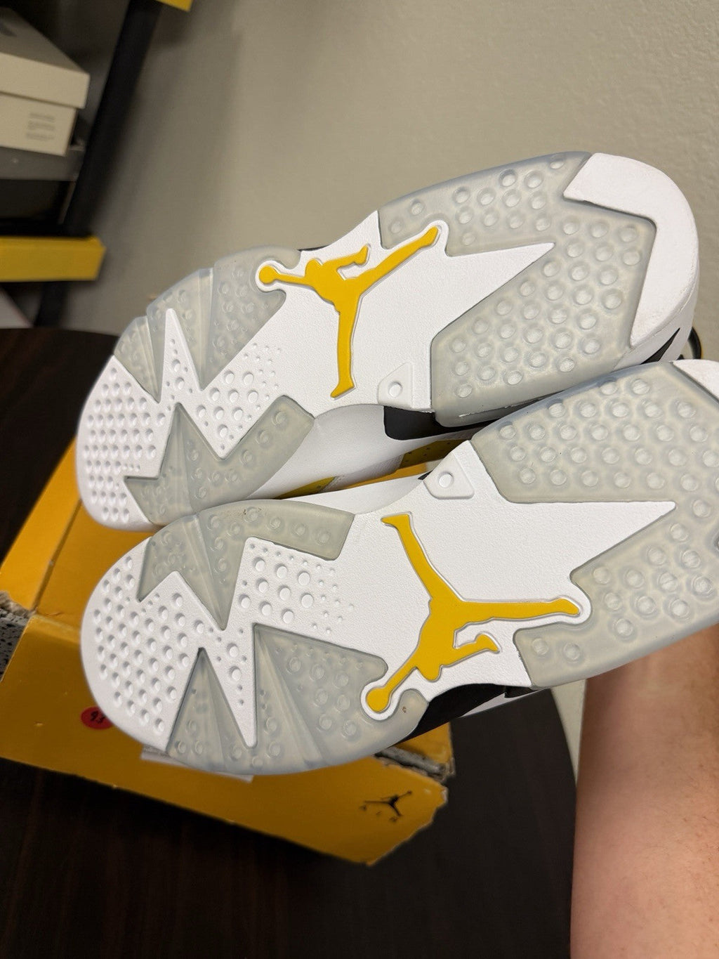 Men's Air Jordan 6 Retro 'Yellow Ochre' CT8529-170 New Authentic - product image from the listing.