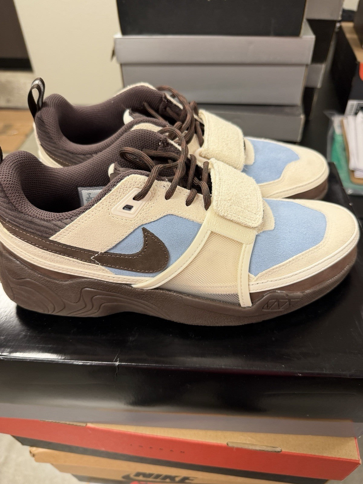 Nike Travis Scott x Zoom Field Jaxx Leche Blue - Size 9 - product image from the listing.
