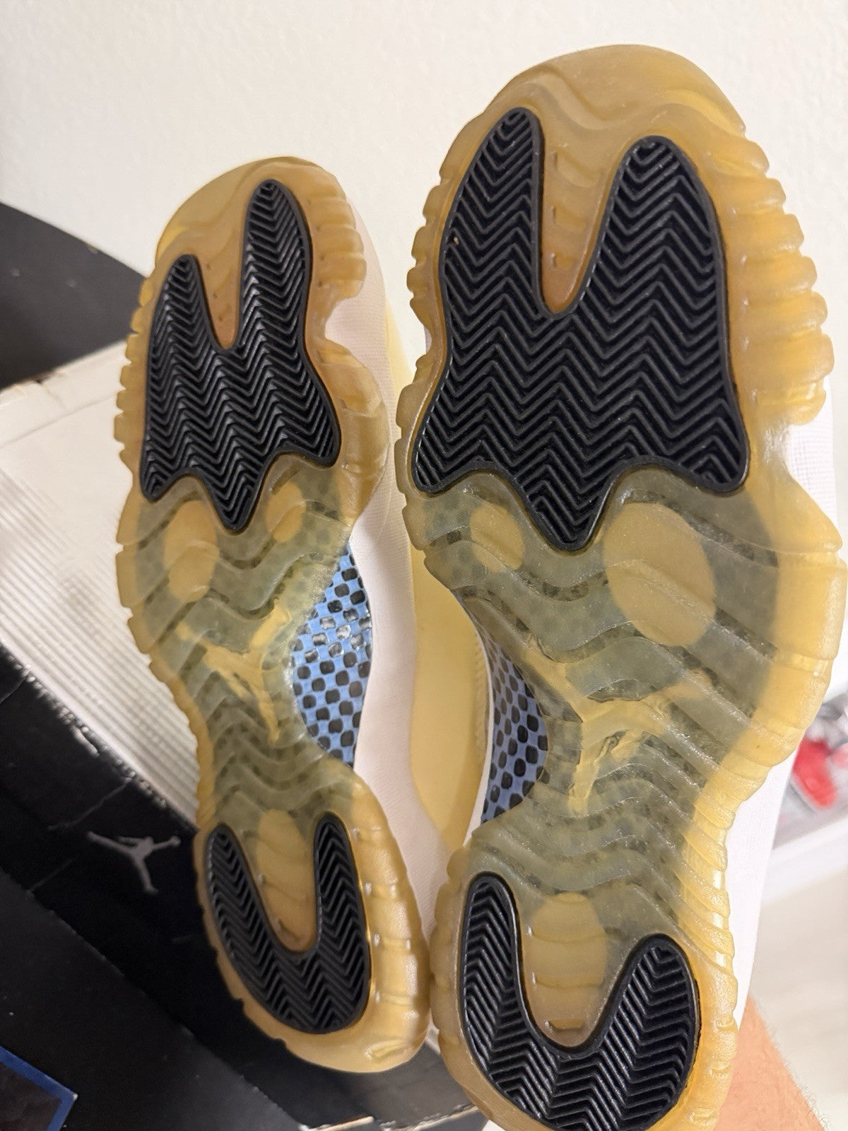 "Columbia" Air Jordan 11 Retro 2001 - product image from the listing.
