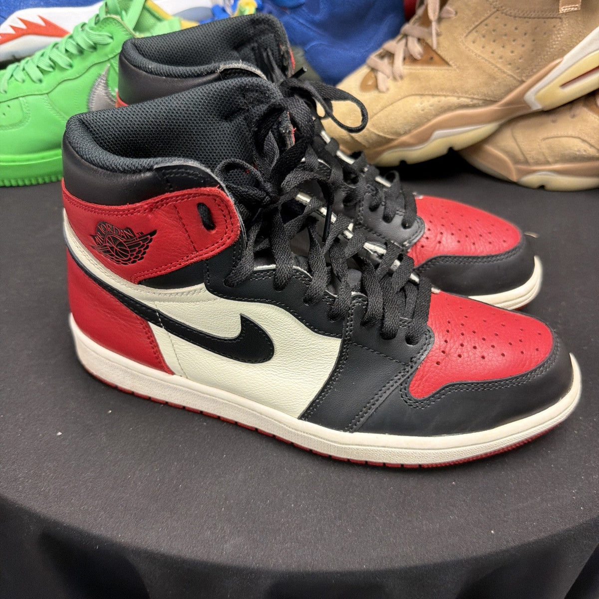 Men's Jordan 1 Bred Toe Retro High OG Size 9.5 Red Sneakers 2018 555088-610 (272 - product image from the listing.