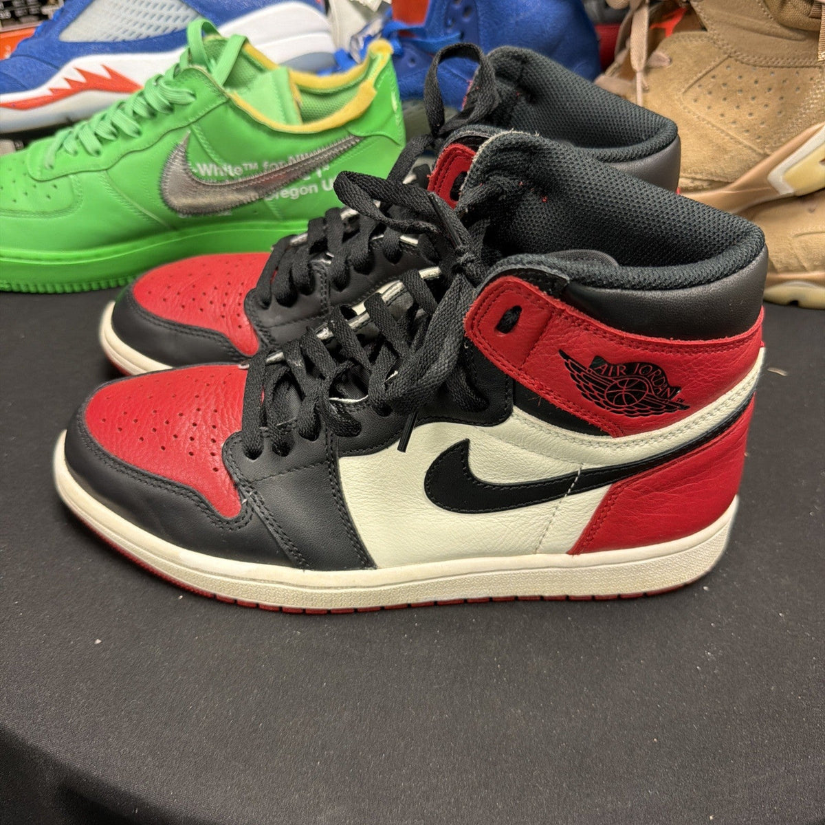 Men's Jordan 1 Bred Toe Retro High OG Size 9.5 Red Sneakers 2018 555088-610 (272 - product image from the listing.