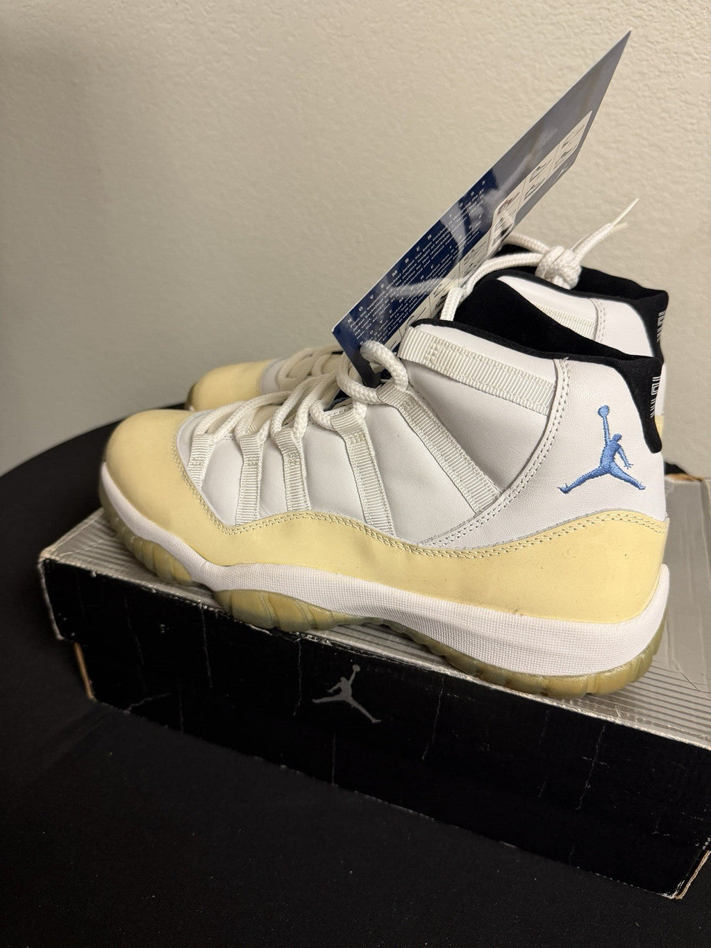 "Columbia" Air Jordan 11 Retro 2001 - product image from the listing.