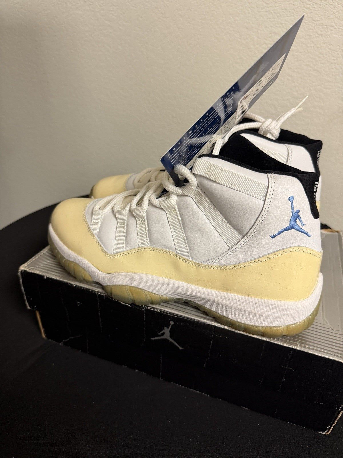 "Columbia" Air Jordan 11 Retro 2001 - product image from the listing.
