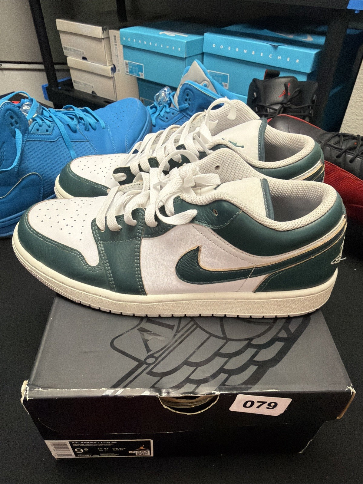 jordan 1 low SE oxidized green size 9.5 Used FQ7687-300 for Men - product image from the listing.