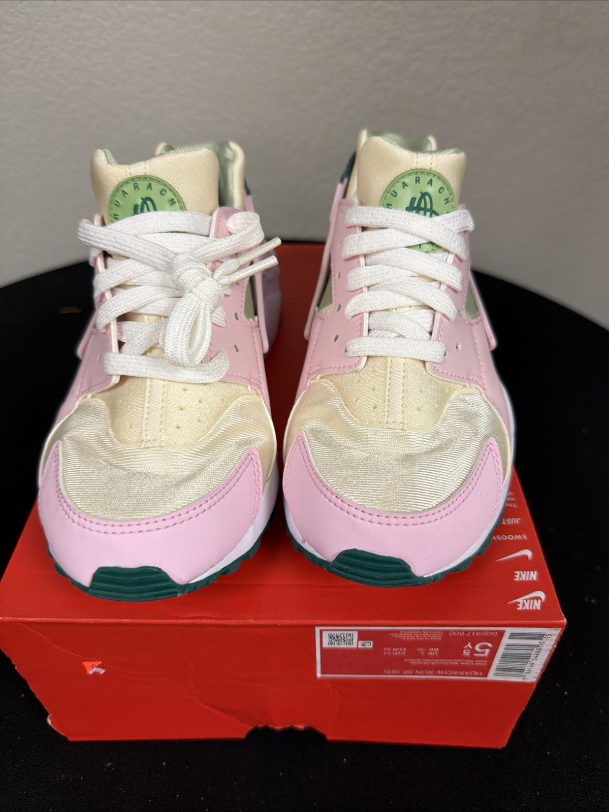 New Nike Huarache Run Trainers Strawberry Shortcake Running Lightweight Casual - product image from the listing.