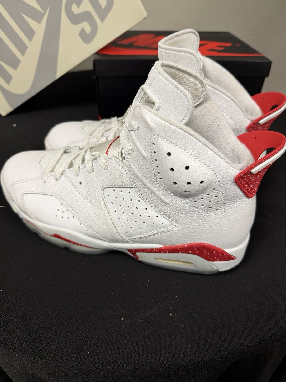 Men's Nike Air Jordan 6 Retro White Red Oreo Size 11 2022 CT8529-162 EUC - product image from the listing.
