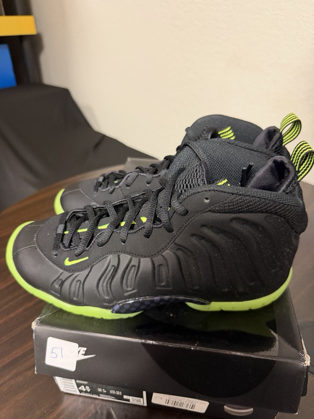 Women's Nike Little Posite One (gs) Black Volt 4.5 Y fits 7 Foamposite - product image from the listing.