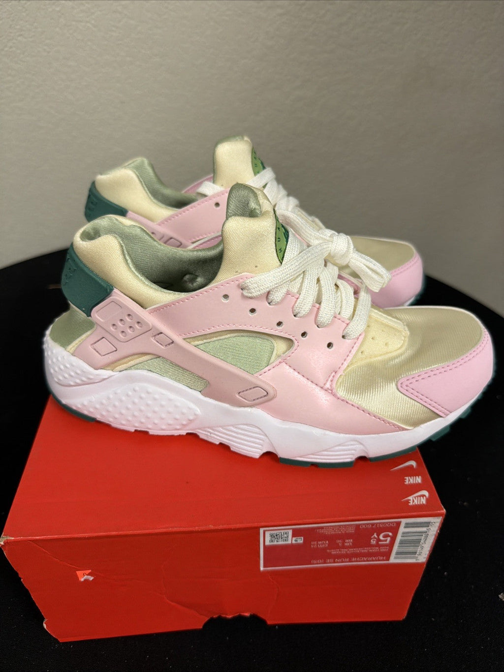 New Nike Huarache Run Trainers Strawberry Shortcake Running Lightweight Casual - product image from the listing.