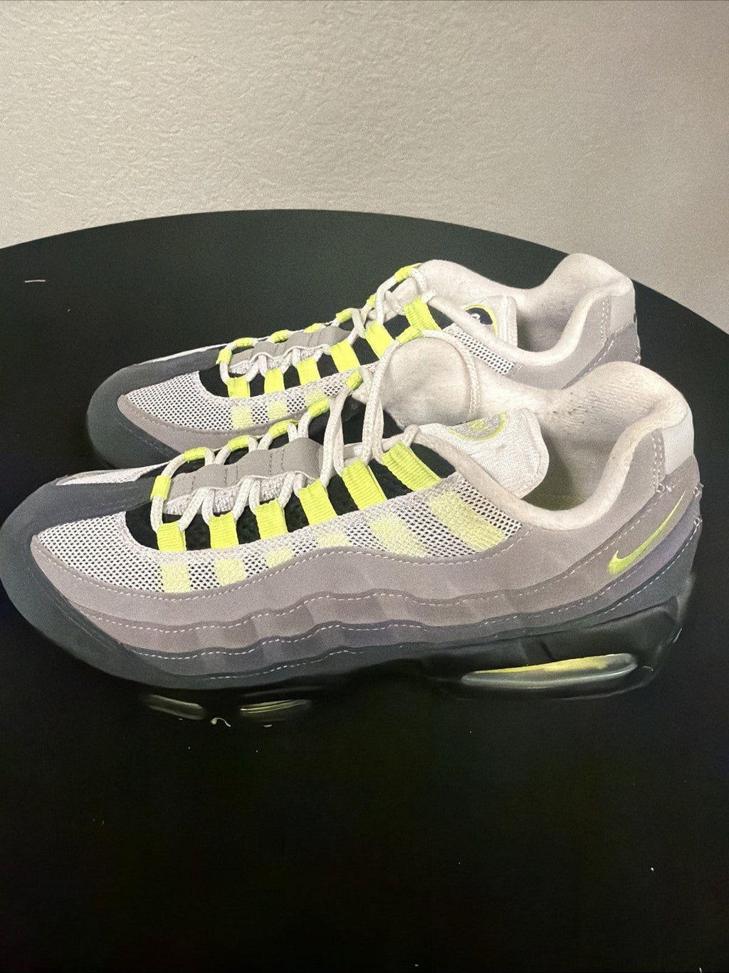 Men's Nike Air Max 95 OG Neon 2015 Size 9 Black/Grey/Green 554970-071 - product image from the listing.