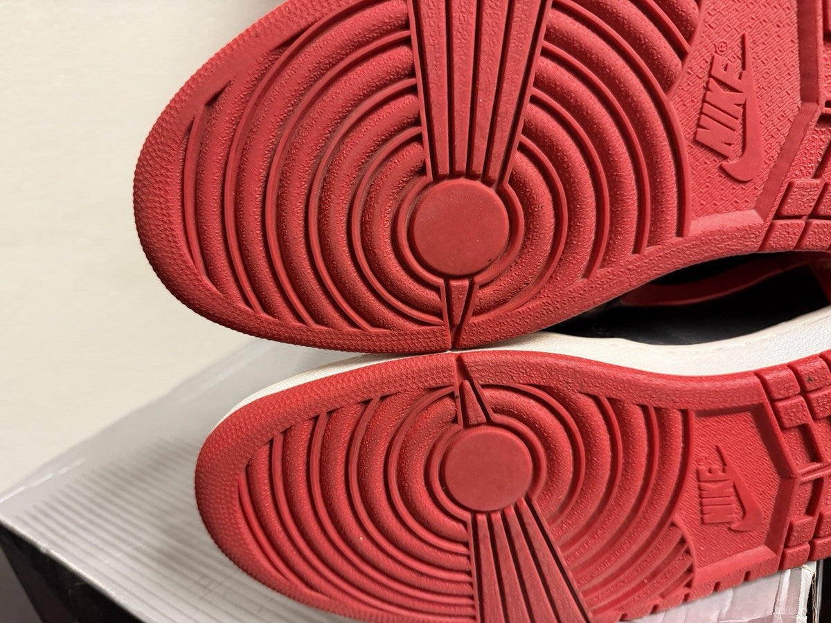 Air Jordan 1 Retro 2001 Bred VNDS - Size 12 - product image from the listing.