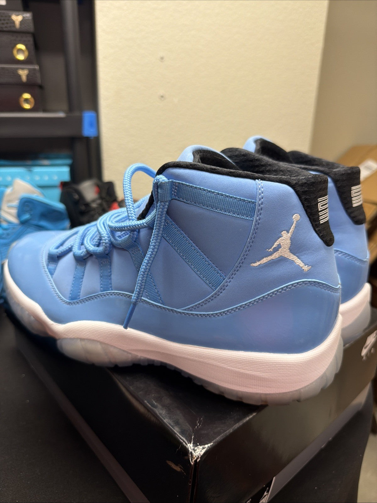 Jordan 11 Retro Pantone 2014😱 - 😱Size 13 - product image from the listing.