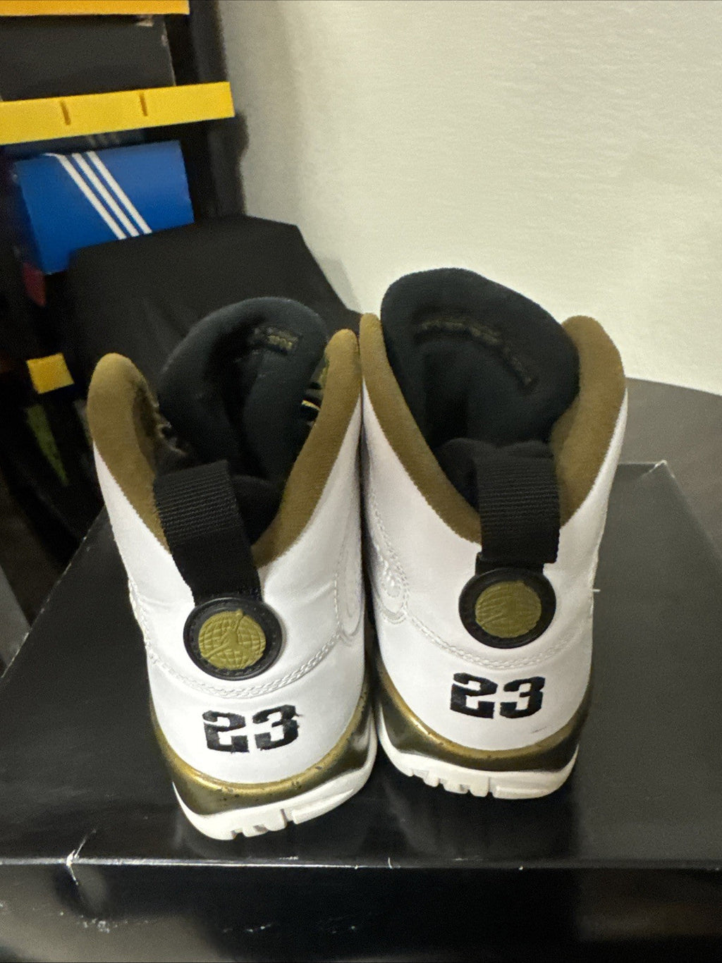 Air Jordan 9 Retro Statue - Size 9.5 - product image from the listing.