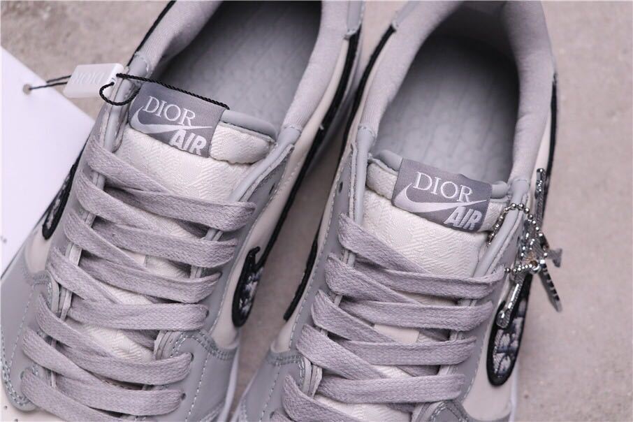 Jordan Dior x Air Jordan 1 Low in Grey White Black CN8608-002 - product image from the listing.