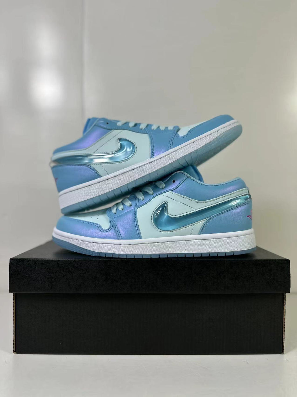 Air Jordan 1 Low SE Aquarius Blue FN7366-400 - product image from the listing.