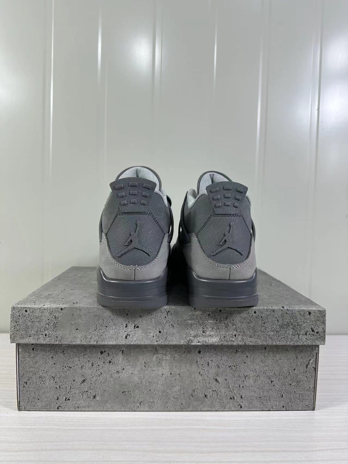 Air Jordan 4 Retro SE Paris Olympics Grey FQ7928-001 - product image from the listing.