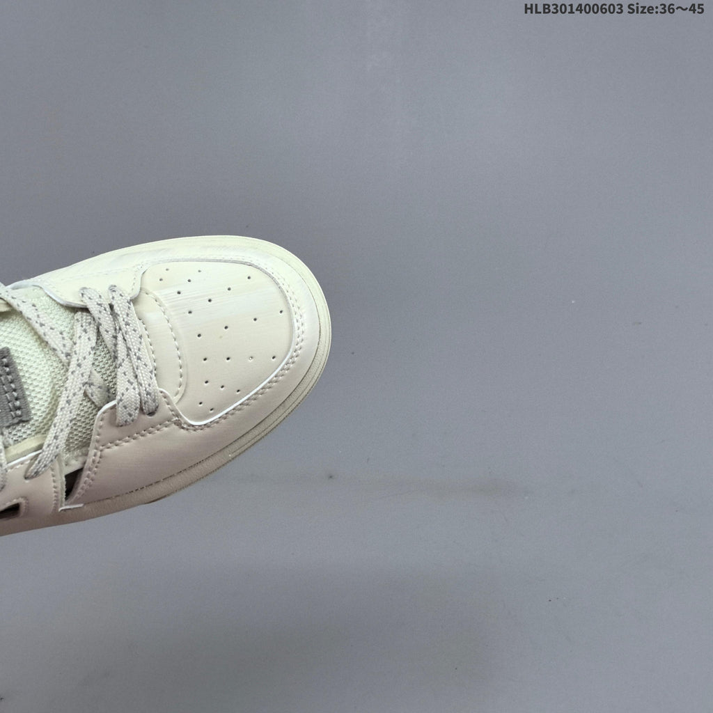 MLB New York Yankees Platform Trainers in Off-White - product image from the listing.