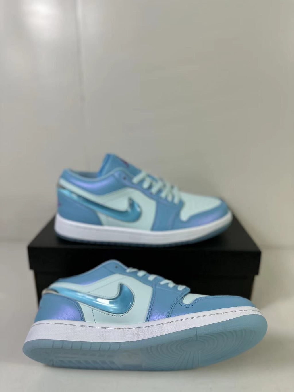 Air Jordan 1 Low SE Aquarius Blue FN7366-400 - product image from the listing.