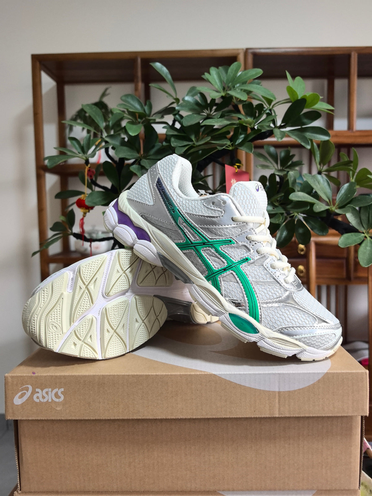 Grey and White ASICS GEL-Cumulus 16 Sneakers - product image from the listing.