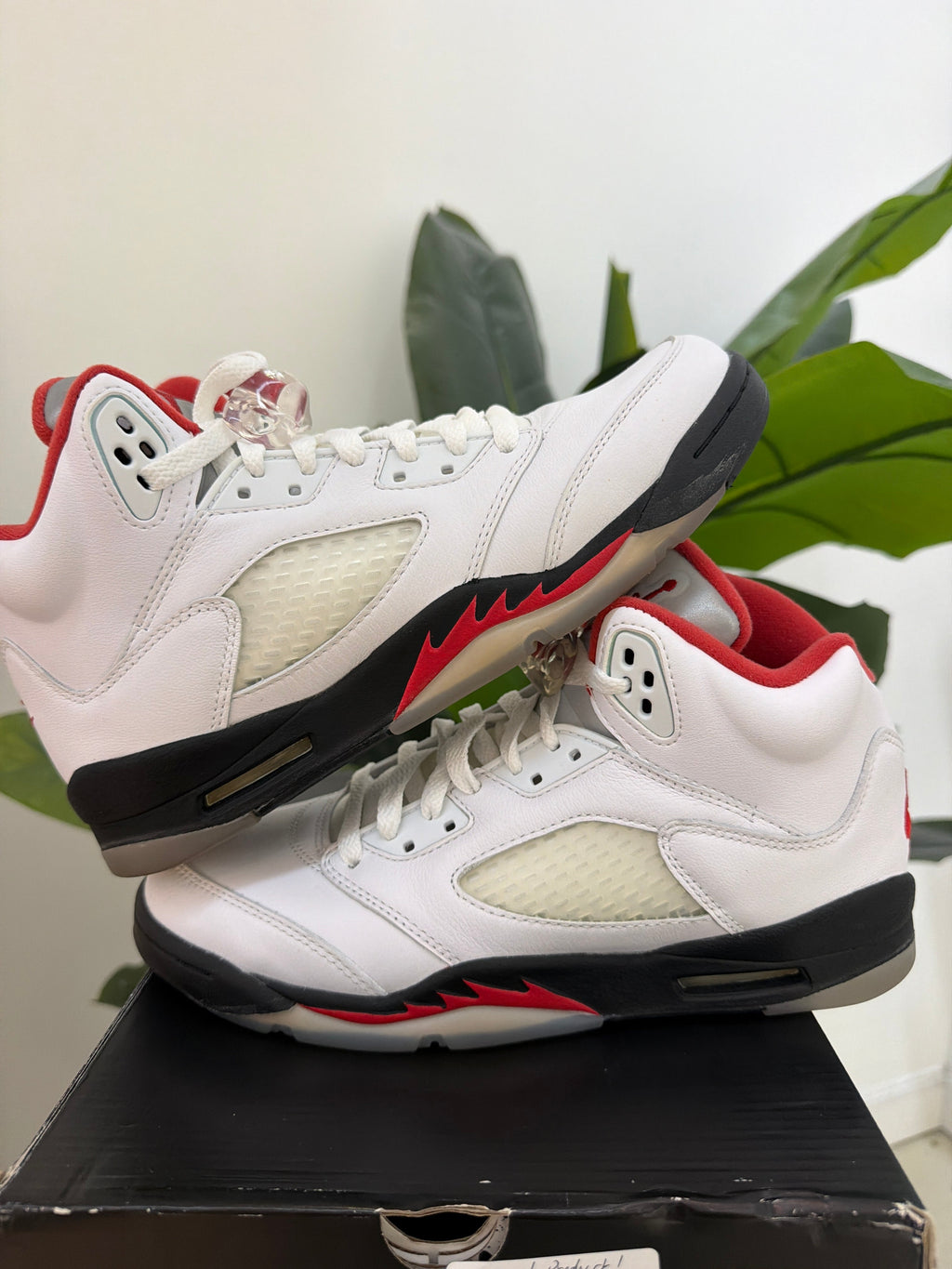 Fire Red Silver Tongue Jordan 5 (2020) - product image from the listing.