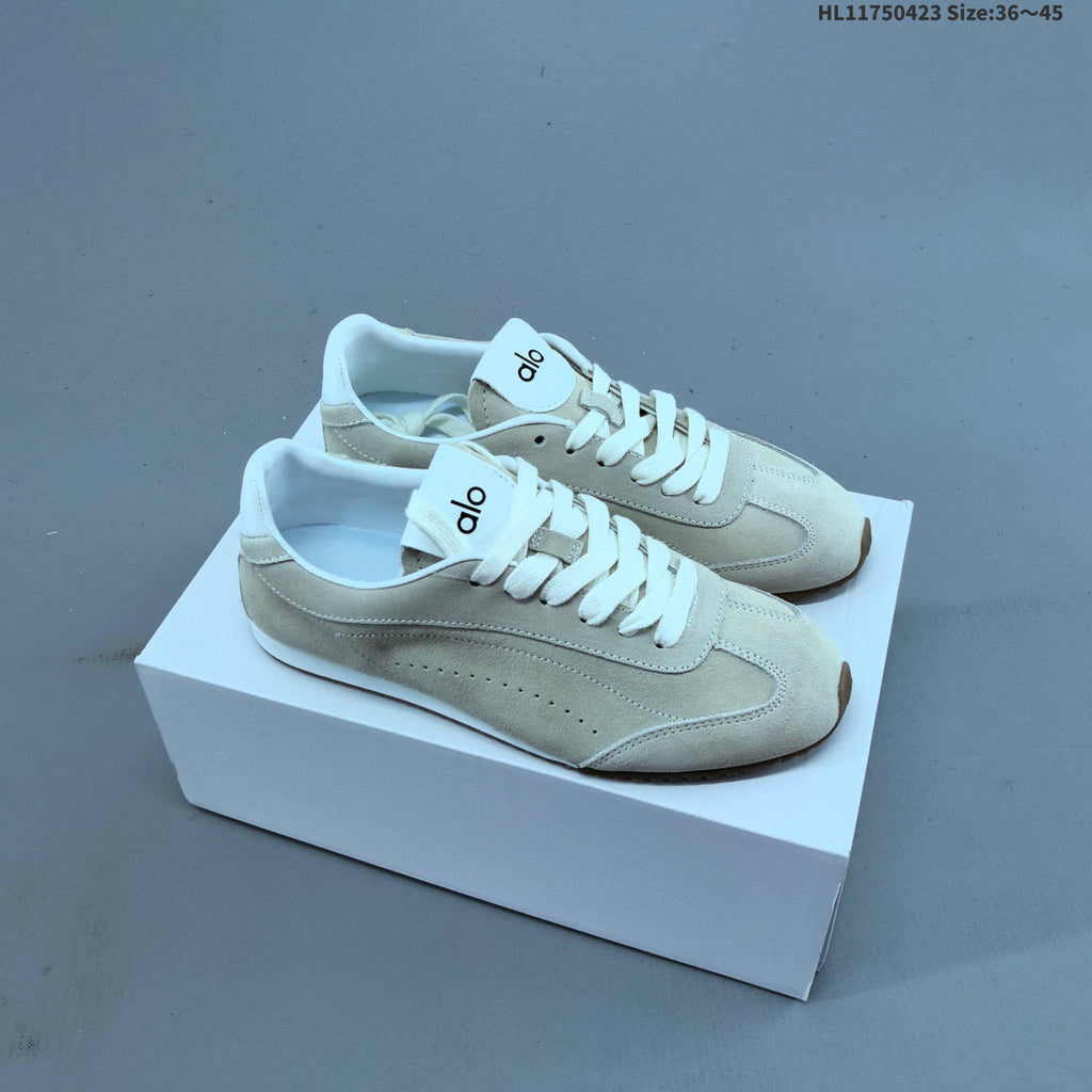 Black and Ivory Alo Yoga Sunset Sneaker - product image from the listing.