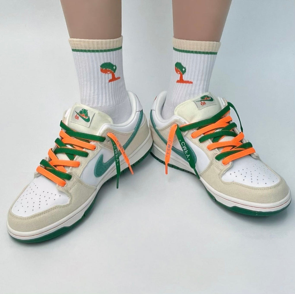 Nike SB Dunk Low Jarritos Collaboration Trainers FD0860-001 - product image from the listing.